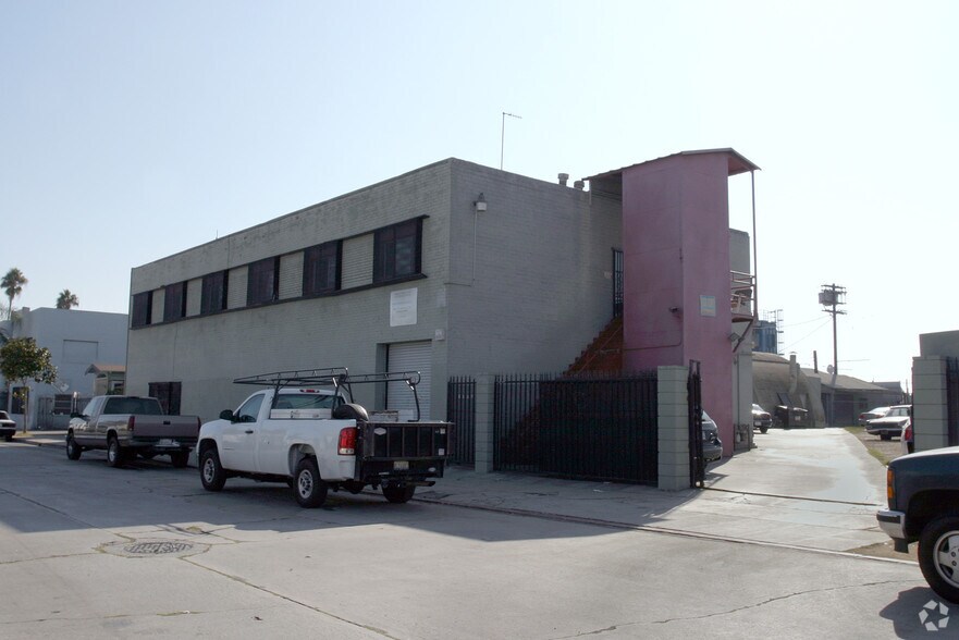 More Photos Of 6809 S Victoria Ave, Los Angeles Service For Lease