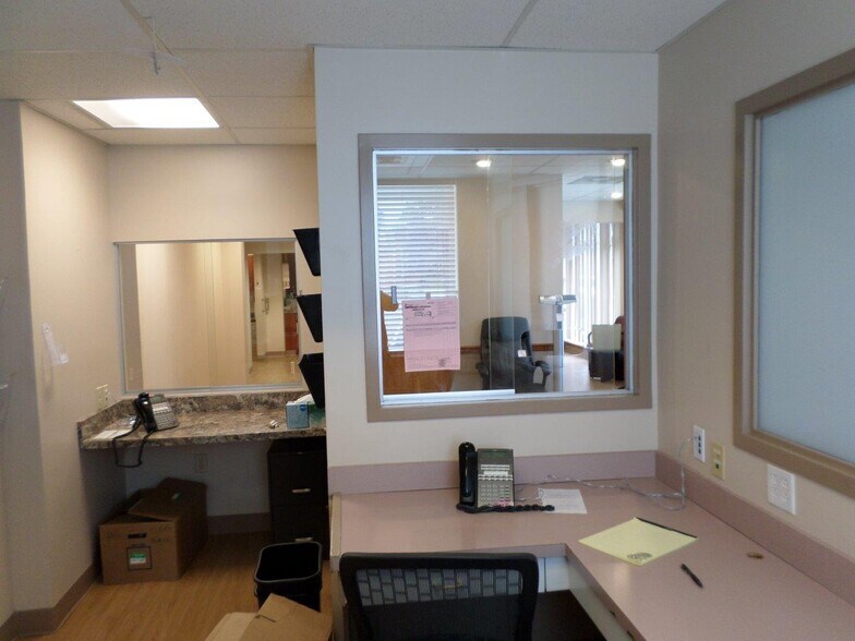 More Photos Of 1140-1141 Quincy Ave, Dunmore Medical For Lease