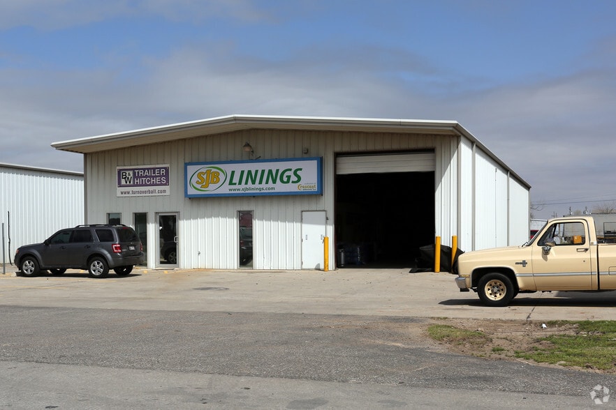More Photos Of 410 S Eagle Ln, Oklahoma City Manufacturing For Lease