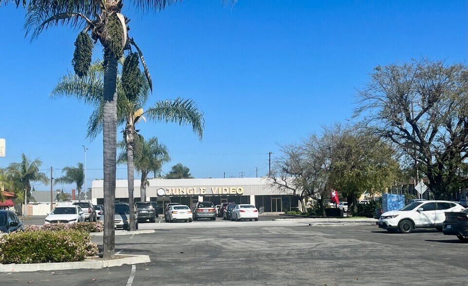 More Photos Of 15966 Springdale St, Huntington Beach Freestanding For Lease