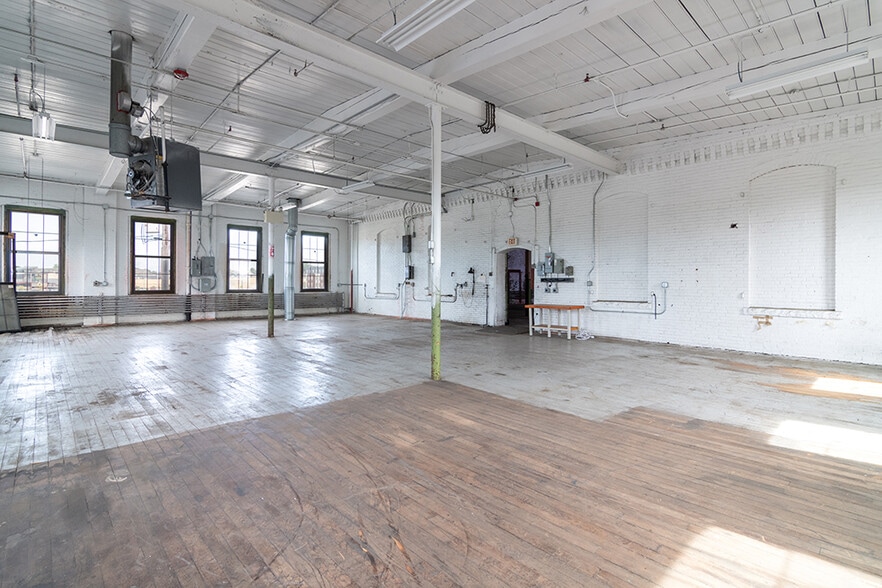More Photos Of 248 Pine St, Pawtucket Warehouse For Sale