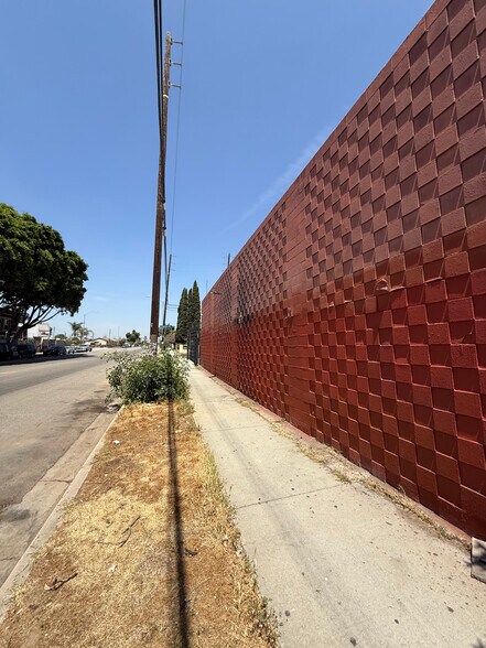 More Photos Of 3601-3605 E 8th St, Los Angeles Distribution For Lease