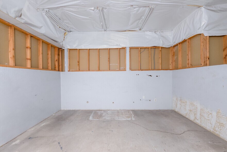More Photos Of 445 W Washington St, Sequim Freestanding For Lease