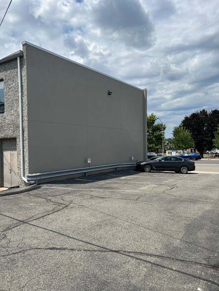 More Photos Of 55 N Dean St, Englewood Restaurant For Lease