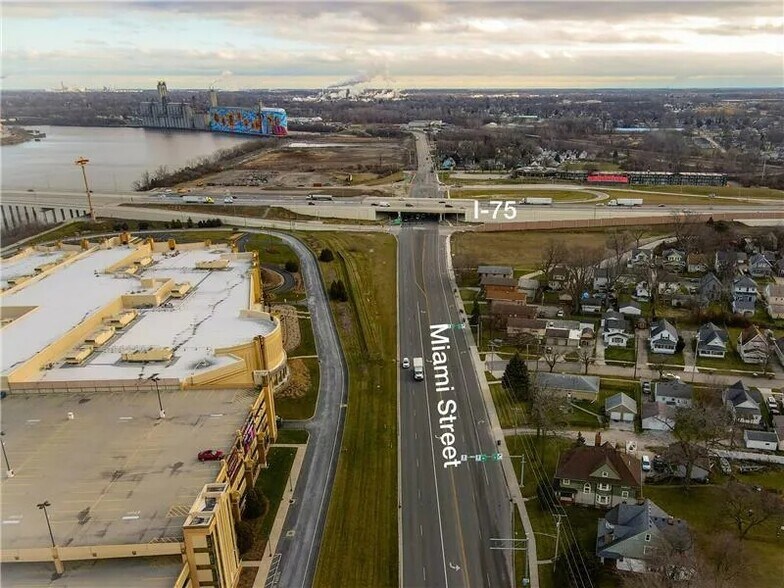 More Photos Of 0 Hollywood Blvd, Rossford Land For Sale