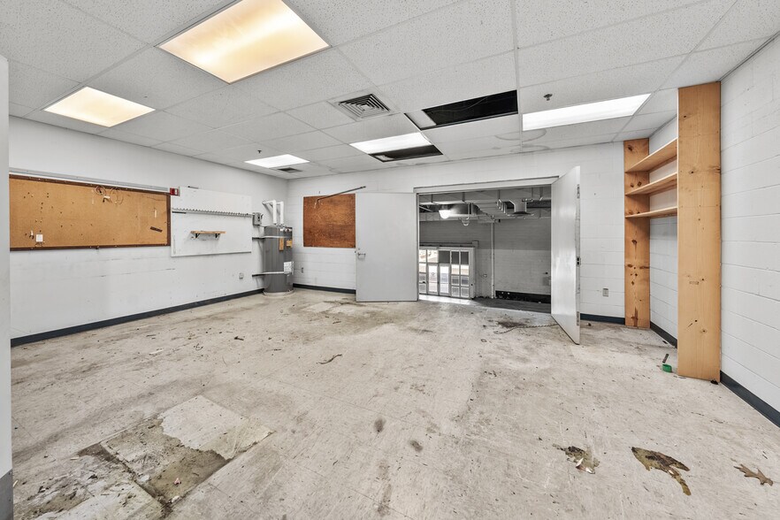 More Photos Of 33 N Fir St, Medford Industrial For Sale