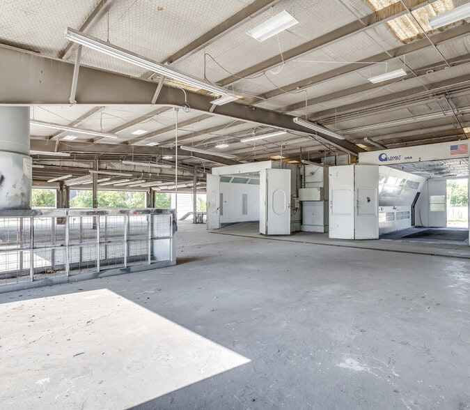 More Photos Of 926 W Division St, Arlington Flex For Sale