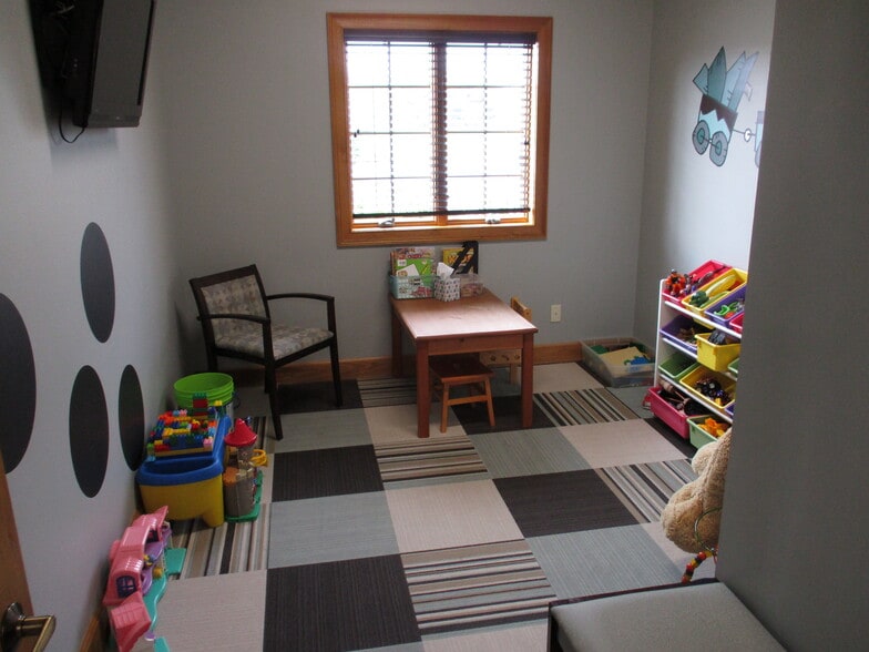 More Photos Of 660 Patrick Pl, Brownsburg Office For Sale