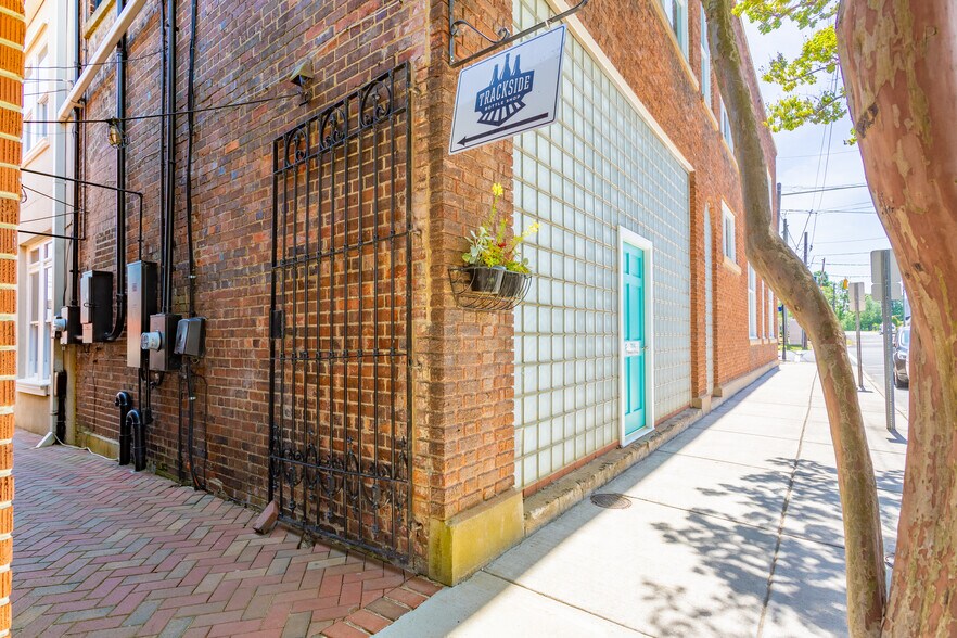 More Photos Of 105 E Center St, Mebane Office For Lease