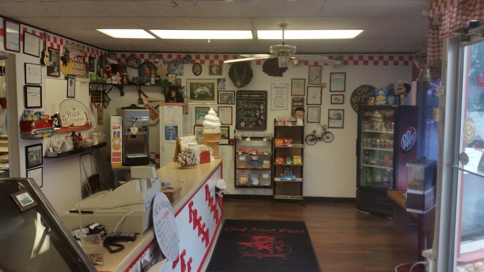 More Photos Of 204 Manitowoc St, Menasha Restaurant For Sale