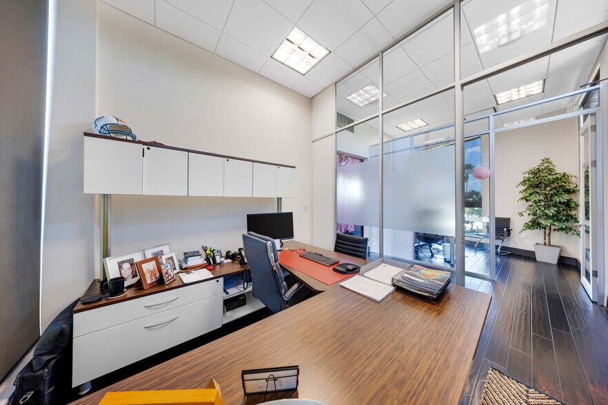 More Photos Of 17225 S Dixie Hwy, Palmetto Bay Storefront Retail Office For Lease