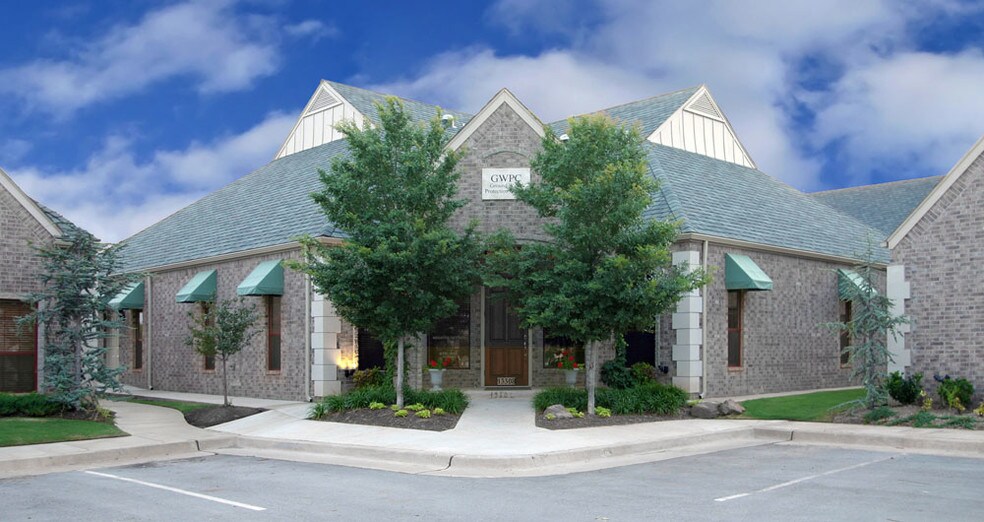 More Photos Of 13308 N Macarthur Blvd, Oklahoma City Office For Sale