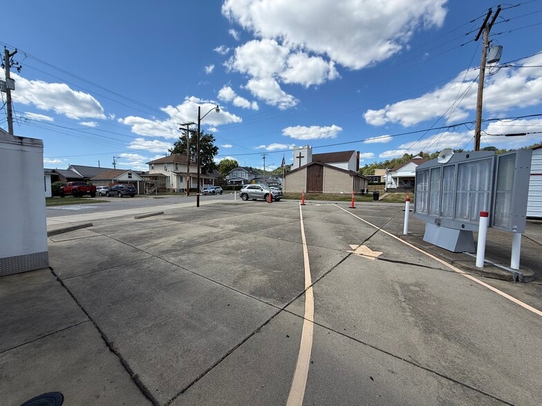 More Photos Of 3795 Central Ave, Shadyside Freestanding For Sale