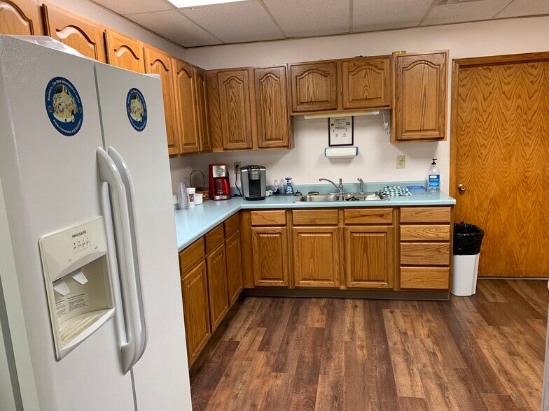 More Photos Of 8780 Purdue Rd, Indianapolis Medical For Lease