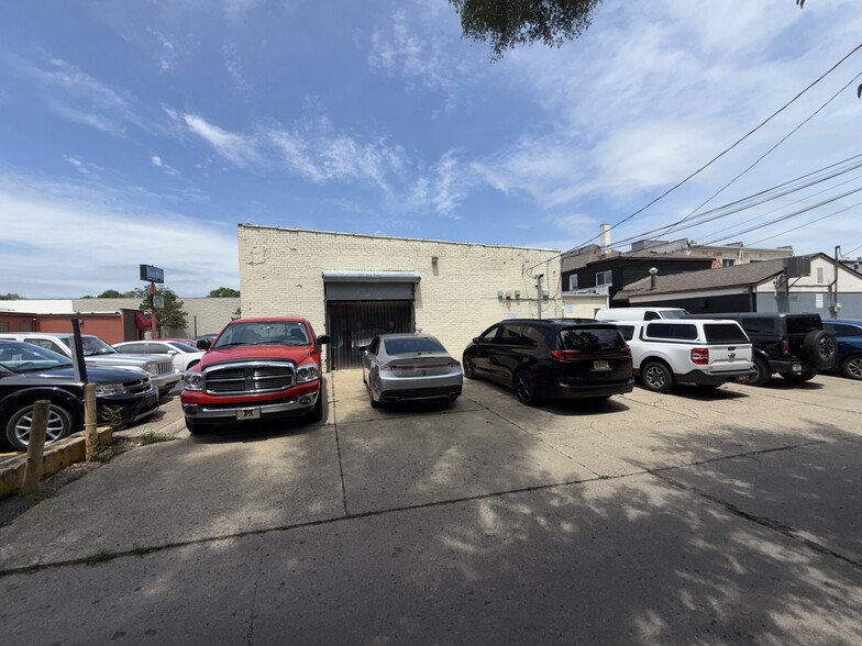 More Photos Of 517-523 W 9 Mile Rd, Ferndale Flex For Sale
