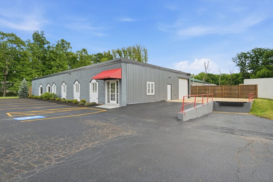 Primary Photo Of 16821 Park Circle Dr, Chagrin Falls Office For Sale