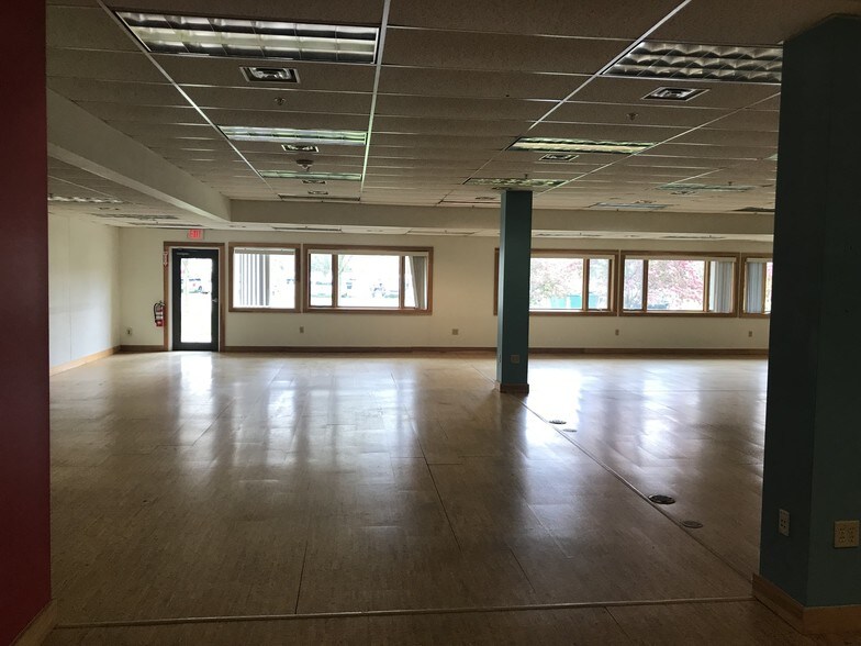 More Photos Of 113 Technology Dr, Brattleboro Office For Lease