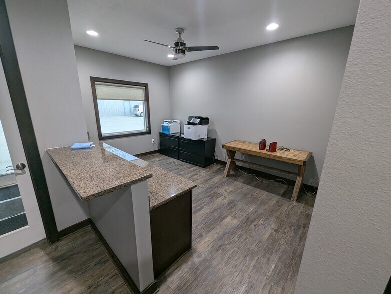 More Photos Of 208 3rd St SW, Altoona Office For Lease
