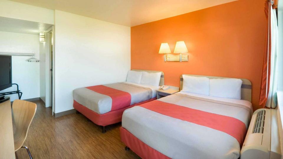 More Photos Of 325 SE Nye Ave, Pendleton Hotel For Sale