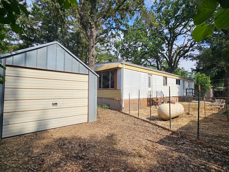 More Photos Of 21298 Calistoga rd, Middletown Storefront Retail Residential For Sale