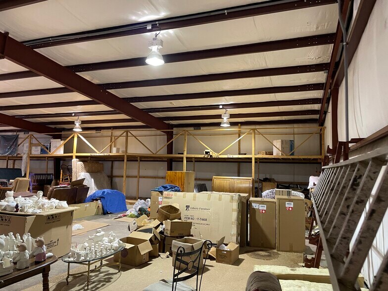 More Photos Of 1310 Elliott Blvd, Jasper Showroom For Sale