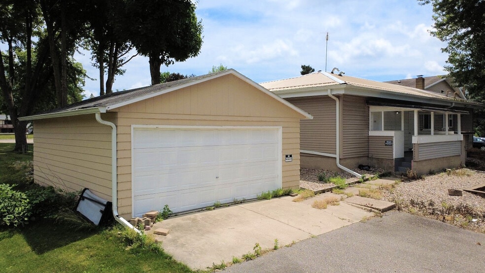 More Photos Of 511 Vine St, Wisconsin Dells Apartments For Sale