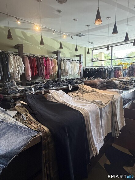 More Photos Of 323 Washington Ave, North Haven Freestanding For Lease