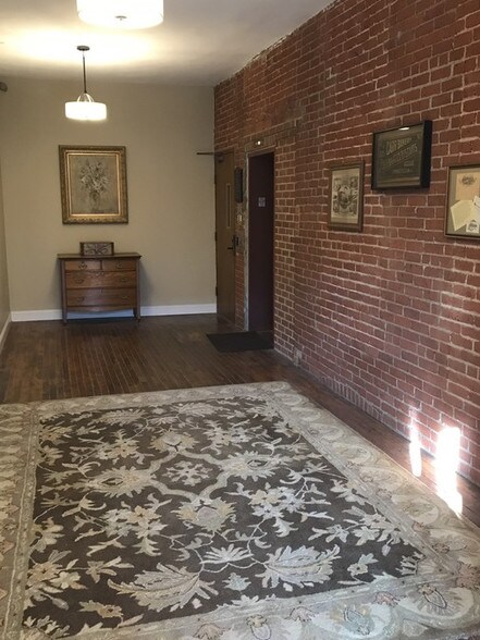 More Photos Of 75 Market Pl, Springfield Office For Sale