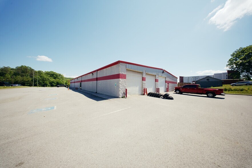 More Photos Of 1345 Callahan Dr, Knoxville Distribution For Sale