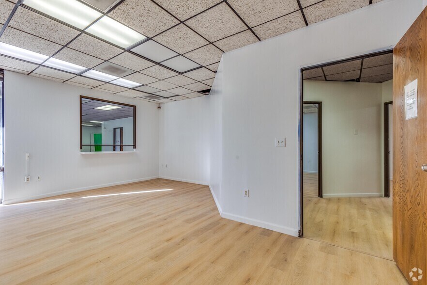 More Photos Of 3555 Pecos-McLeod Interconnect, Las Vegas Office For Sale