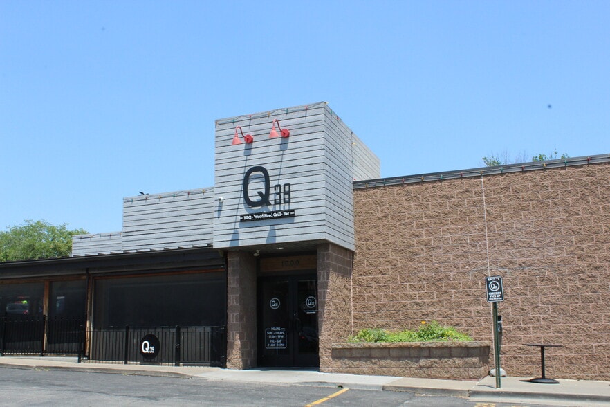 More Photos Of 840-1002 W 39th St, Kansas City Unknown For Lease