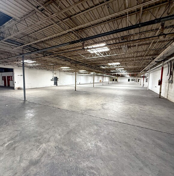 More Photos Of 2615 Elmhurst Ln, Portsmouth Warehouse For Lease