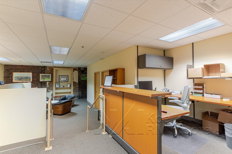 More Photos Of 17 Market Sq, Knoxville Storefront Retail Office For Sale