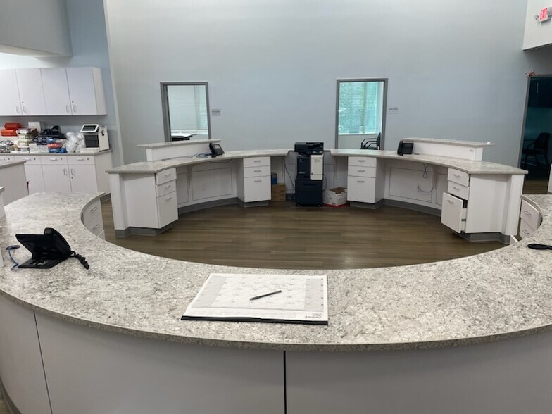 More Photos Of 4682 Airport Blvd, Mobile Medical For Sale