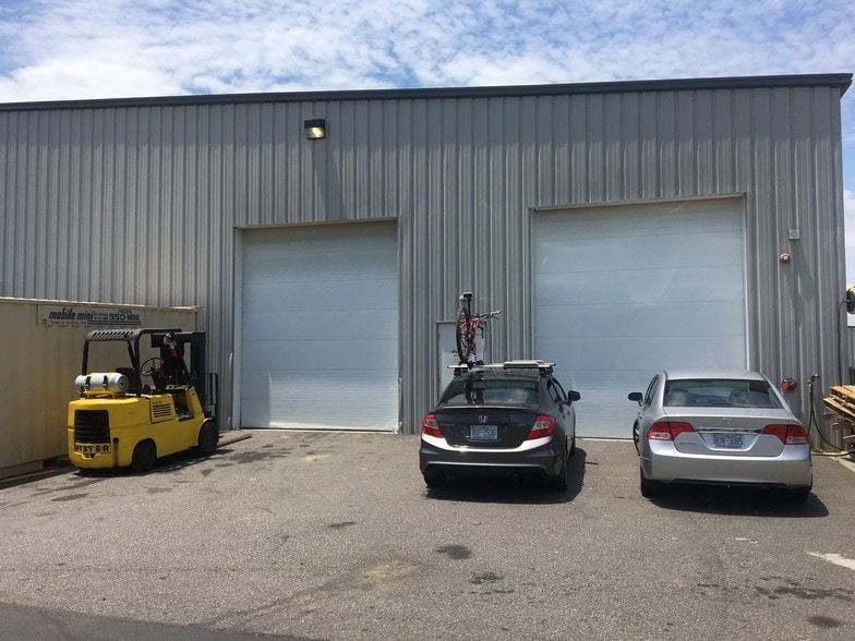 More Photos Of 114-116 Infield Ct, Mooresville Warehouse For Lease