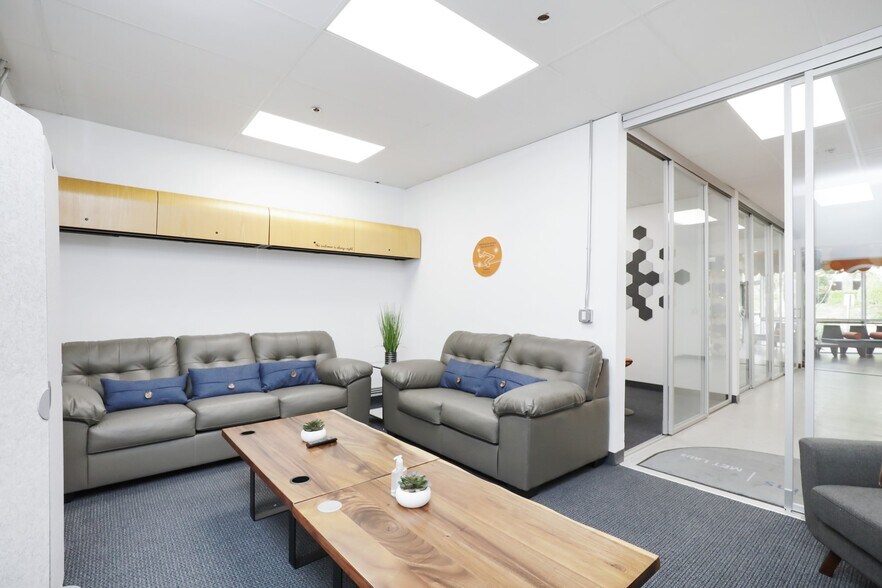 More Photos Of 32 Mauchly, Irvine Manufacturing For Sale