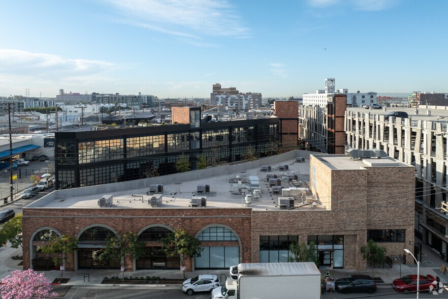 More Photos Of 555-581 Mateo St, Los Angeles Loft Creative Space For Lease