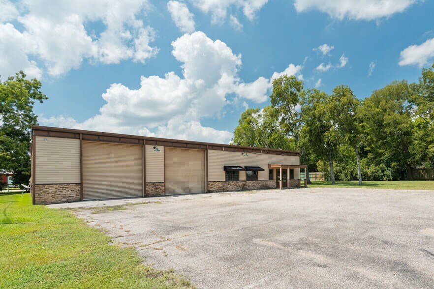 More Photos Of 213 Prairie St, Montgomery Industrial For Sale