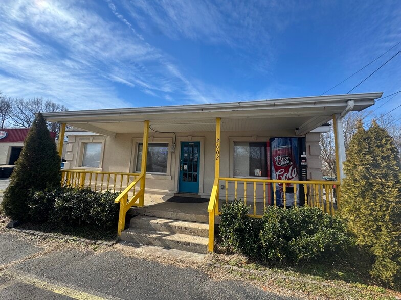 More Photos Of 2602 US-41, Greenbrier Freestanding For Sale
