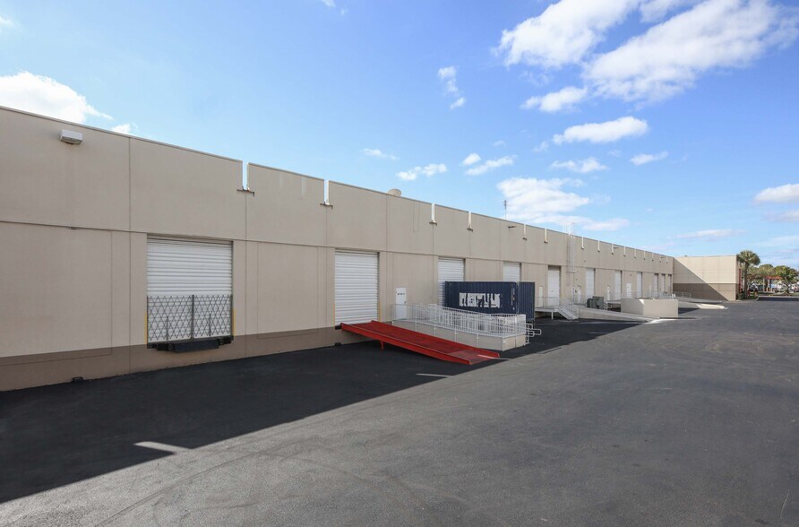 More Photos Of 6535 Nova Dr, Davie Unknown For Lease