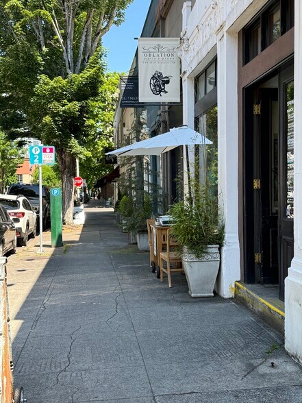 More Photos Of 1120-1136 NW Hoyt St, Portland Office For Lease
