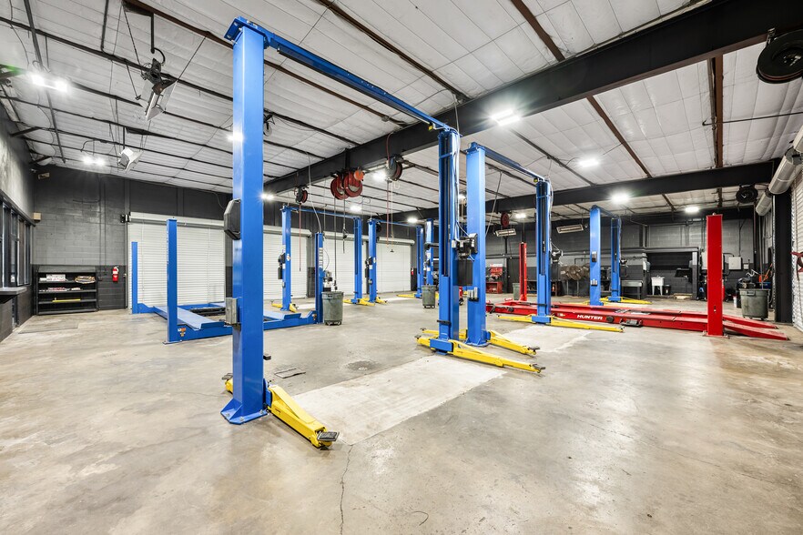 More Photos Of 6259 N Eldridge Pky, Houston Auto Repair For Sale