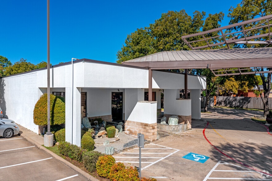 Primary Photo Of 3030 S Cooper St, Arlington Medical For Sale