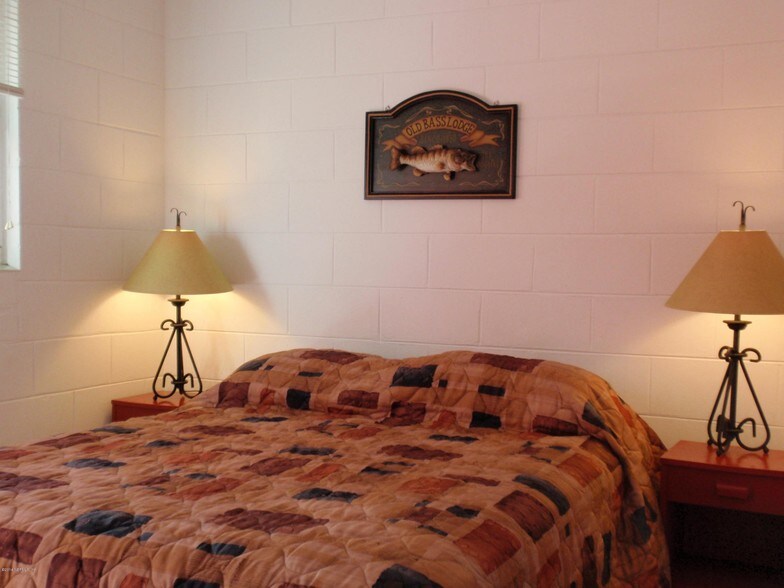 More Photos Of 217 Butler Dr, Satsuma Trailer Camper Park For Sale