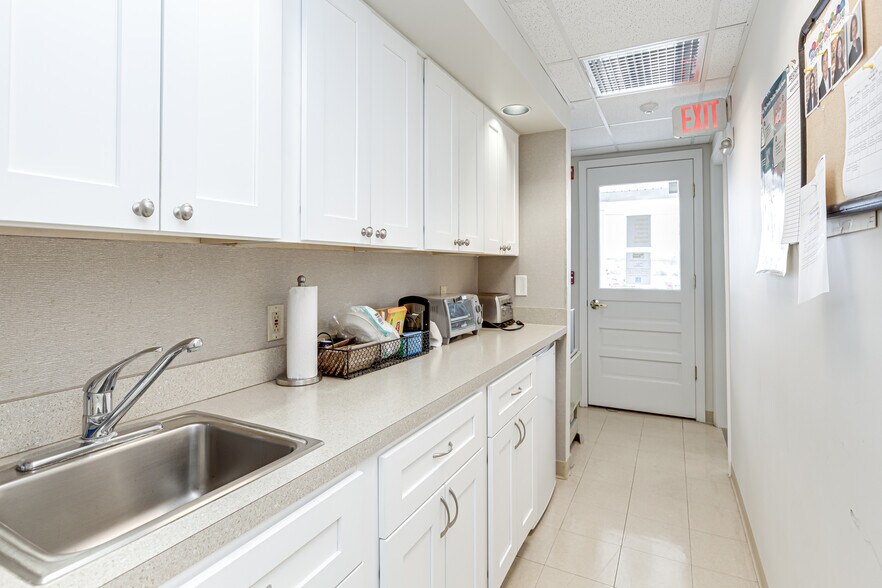 More Photos Of 221 S Main St, Flemington Office For Lease