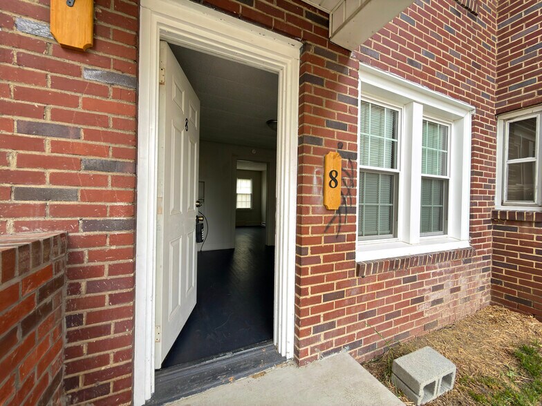 More Photos Of 1007 S Main St, Mount Airy Apartments For Sale