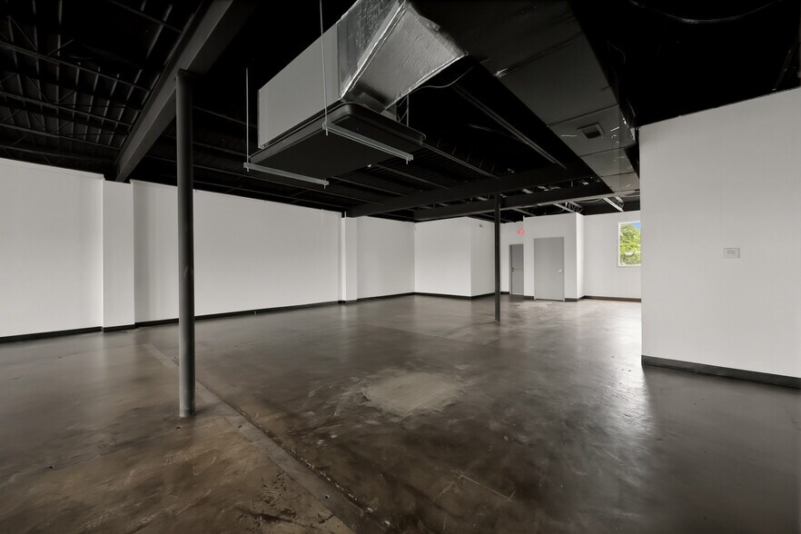 More Photos Of 937 Winchester Rd, Lexington Storefront For Lease
