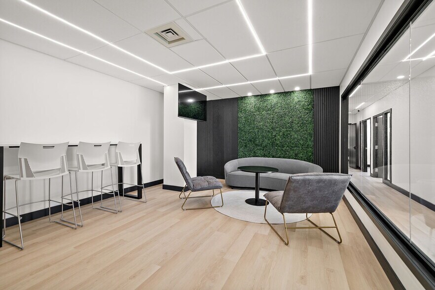 More Photos Of 3131 Boul de la Concorde E, Laval Coworking Space