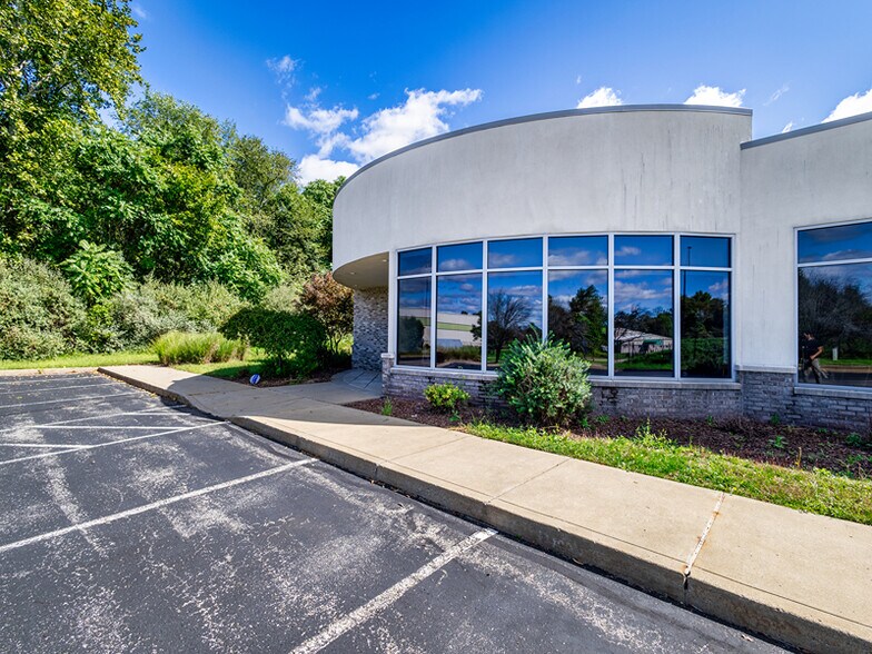 More Photos Of 490 Park Dr, Weirton Office For Sale
