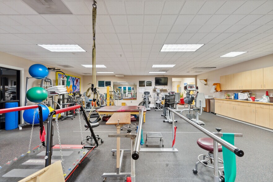 More Photos Of 1963 Thompson Rd, Coos Bay Hospital For Lease